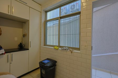 Casa à venda com 292m², 4 quartos e 4 vagasÁrea de Serviço