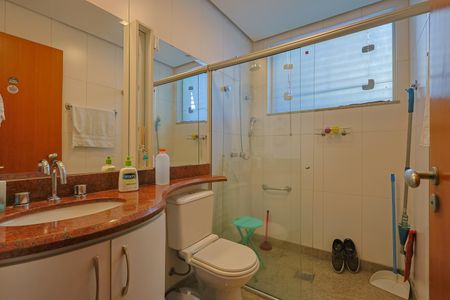 Casa à venda com 292m², 4 quartos e 4 vagasBanheiro Social