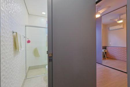 Casa à venda com 292m², 4 quartos e 4 vagasSemi Suíte 2