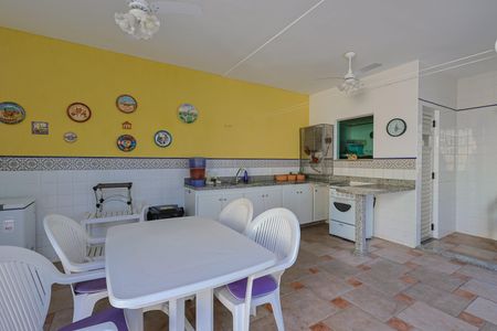 Casa à venda com 292m², 4 quartos e 4 vagasVaranda gourmet