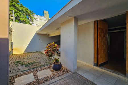 Casa à venda com 292m², 4 quartos e 4 vagasEntrada