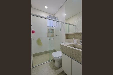 Casa à venda com 292m², 4 quartos e 4 vagasBanheiro Semi Suíte 2 e 3