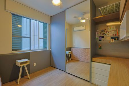 Casa à venda com 292m², 4 quartos e 4 vagasSemi Suíte  2