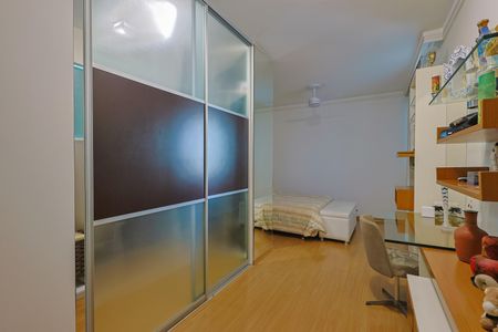 Casa à venda com 292m², 4 quartos e 4 vagasSuíte 1