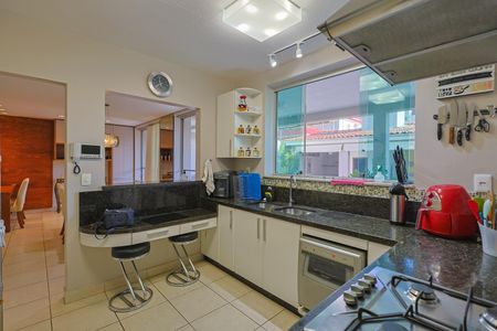 Casa à venda com 292m², 4 quartos e 4 vagasCozinha