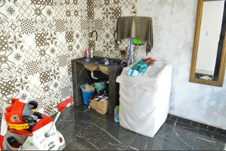 Casa de condomínio à venda com 160m², 3 quartos e 1 vagaÁrea de Serviço