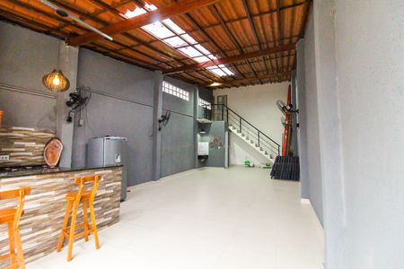 Casa de condomínio à venda com 72m², 2 quartos e 1 vaga Casa de condomínio à venda com 72m², 2 quartos e 1 vagaÁrea comum - Salão de festas