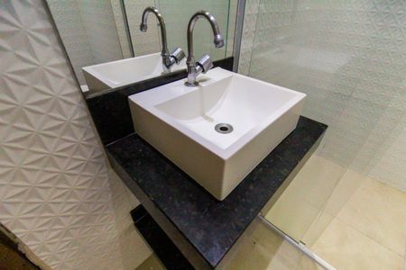 Casa de condomínio à venda com 72m², 2 quartos e 1 vaga Casa de condomínio à venda com 72m², 2 quartos e 1 vagaBanheiro