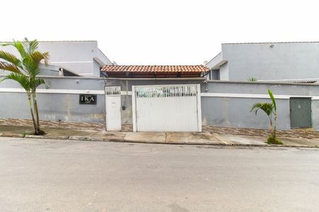 Casa de condomínio à venda com 72m², 2 quartos e 1 vaga Casa de condomínio à venda com 72m², 2 quartos e 1 vagaFachada