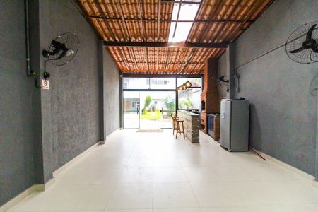 Casa de condomínio à venda com 72m², 2 quartos e 1 vaga Casa de condomínio à venda com 72m², 2 quartos e 1 vagaÁrea comum - Salão de festas