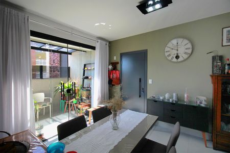 Apartamento à venda com 96m², 2 quartos e 2 vagasSala