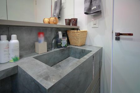 Apartamento à venda com 96m², 2 quartos e 2 vagasBanheiro da Suíte 1