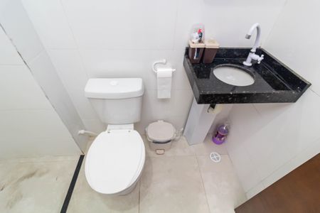 Casa de condomínio à venda com 36m², 2 quartos e sem vaga Casa de condomínio à venda com 36m², 2 quartos e sem vagaBanheiro