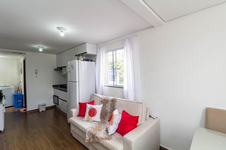 Casa de condomínio à venda com 36m², 2 quartos e sem vaga Casa de condomínio à venda com 36m², 2 quartos e sem vagaSala-Cozinha