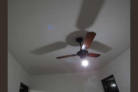 Casa à venda com 300m², 2 quartos e 2 vagasSala