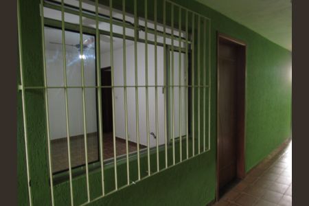 Casa à venda com 300m², 2 quartos e 2 vagasCorredor externo