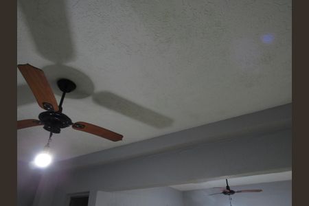 Casa à venda com 300m², 2 quartos e 2 vagasSuíte