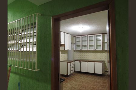 Casa à venda com 300m², 2 quartos e 2 vagasCorredor externo