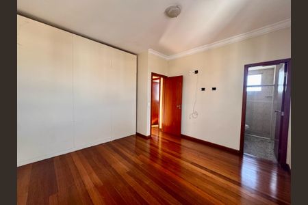 Apartamento à venda com 205m², 4 quartos e 2 vagasSuite