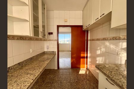 Apartamento à venda com 205m², 4 quartos e 2 vagasCozinha