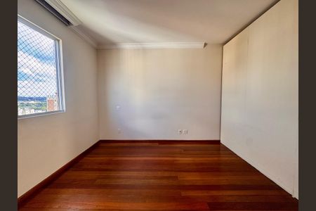 Apartamento à venda com 205m², 4 quartos e 2 vagasQuarto 1