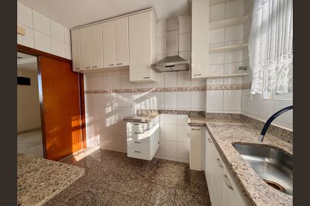 Apartamento à venda com 205m², 4 quartos e 2 vagasCozinha