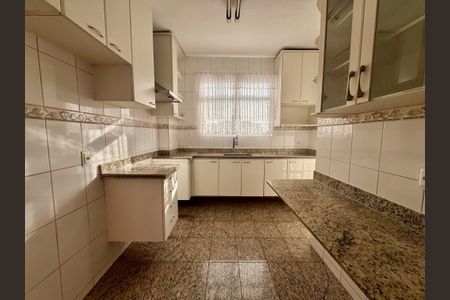 Apartamento à venda com 205m², 4 quartos e 2 vagasCozinha