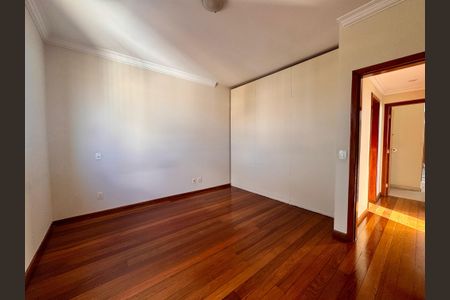 Apartamento à venda com 205m², 4 quartos e 2 vagasQuarto 1