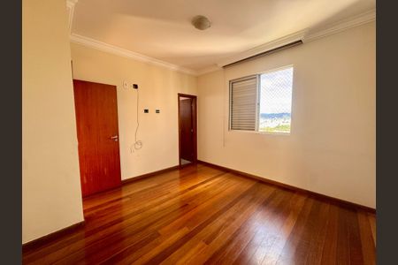 Apartamento à venda com 205m², 4 quartos e 2 vagasSuite