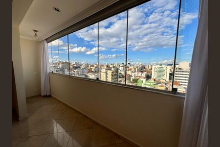 Apartamento à venda com 205m², 4 quartos e 2 vagasVaranda Sala