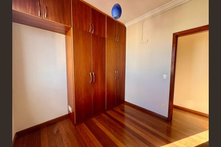 Apartamento à venda com 205m², 4 quartos e 2 vagasQuarto 2