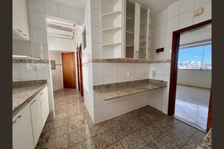 Apartamento à venda com 205m², 4 quartos e 2 vagasCozinha