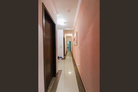 Casa à venda com 260m², 4 quartos e 3 vagas Casa à venda com 260m², 4 quartos e 3 vagasCorredor