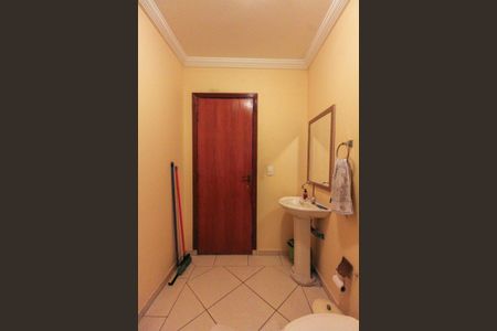 Casa à venda com 260m², 4 quartos e 3 vagas Casa à venda com 260m², 4 quartos e 3 vagasBanheiro Social 2