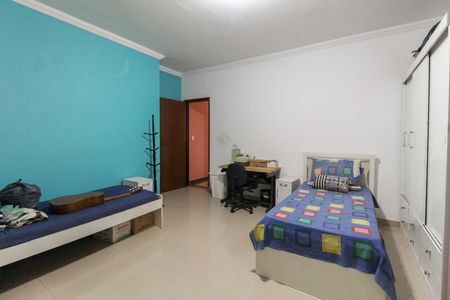 Casa à venda com 260m², 4 quartos e 3 vagas Casa à venda com 260m², 4 quartos e 3 vagasQuarto 2