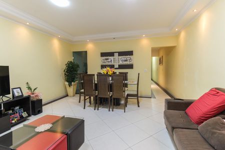 Casa à venda com 260m², 4 quartos e 3 vagas Casa à venda com 260m², 4 quartos e 3 vagasSala