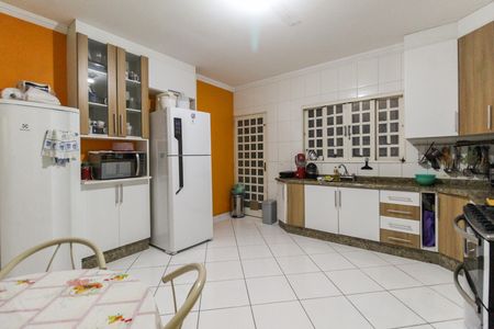 Casa à venda com 260m², 4 quartos e 3 vagas Casa à venda com 260m², 4 quartos e 3 vagasCozinha