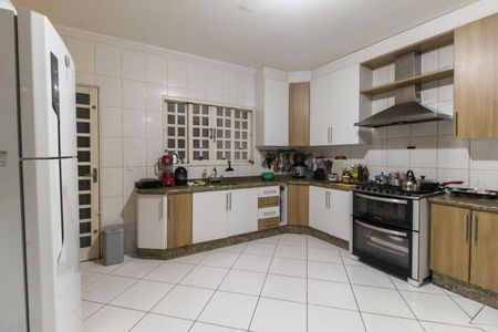 Casa à venda com 260m², 4 quartos e 3 vagas Casa à venda com 260m², 4 quartos e 3 vagasCozinha