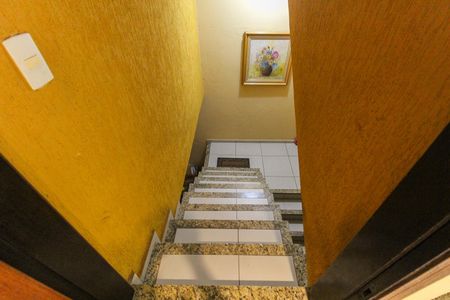 Casa à venda com 260m², 4 quartos e 3 vagas Casa à venda com 260m², 4 quartos e 3 vagasEscada - Garagem