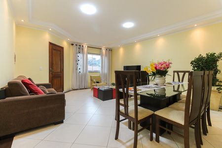 Casa à venda com 260m², 4 quartos e 3 vagas Casa à venda com 260m², 4 quartos e 3 vagasSala