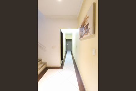 Casa à venda com 260m², 4 quartos e 3 vagas Casa à venda com 260m², 4 quartos e 3 vagasCorredor