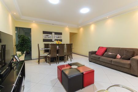 Casa à venda com 260m², 4 quartos e 3 vagas Casa à venda com 260m², 4 quartos e 3 vagasSala