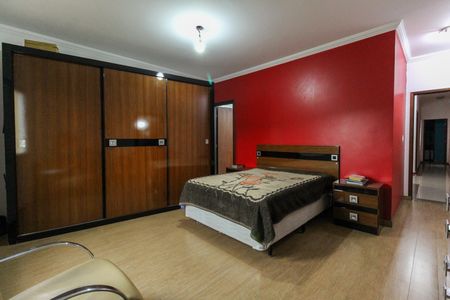 Casa à venda com 260m², 4 quartos e 3 vagas Casa à venda com 260m², 4 quartos e 3 vagasSuíte