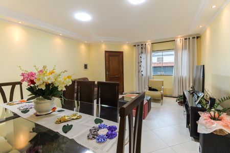 Casa à venda com 260m², 4 quartos e 3 vagas Casa à venda com 260m², 4 quartos e 3 vagasSala