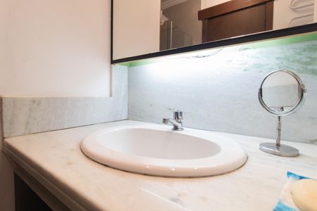 Apartamento à venda com 80m², 2 quartos e 1 vaga Apartamento à venda com 80m², 2 quartos e 1 vagaBanheiro