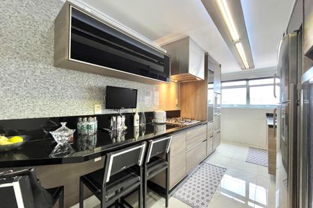 Apartamento à venda com 200m², 2 quartos e 3 vagasCozinha