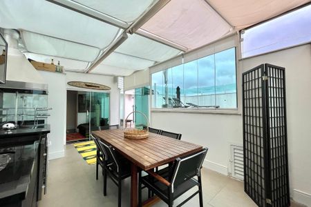 Apartamento à venda com 200m², 2 quartos e 3 vagasCobertura 