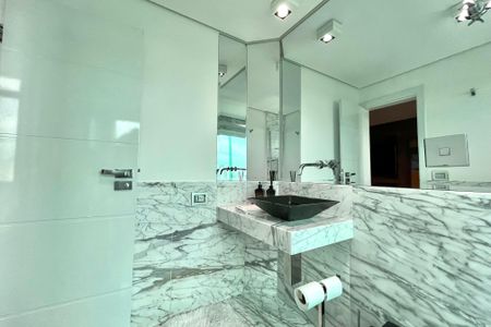 Apartamento à venda com 200m², 2 quartos e 3 vagasBanheiro 3