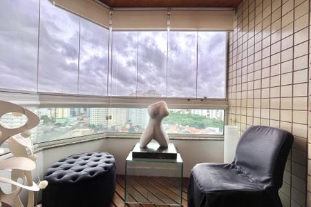 Apartamento à venda com 200m², 2 quartos e 3 vagasVaranda