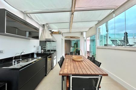 Apartamento à venda com 200m², 2 quartos e 3 vagasCobertura 